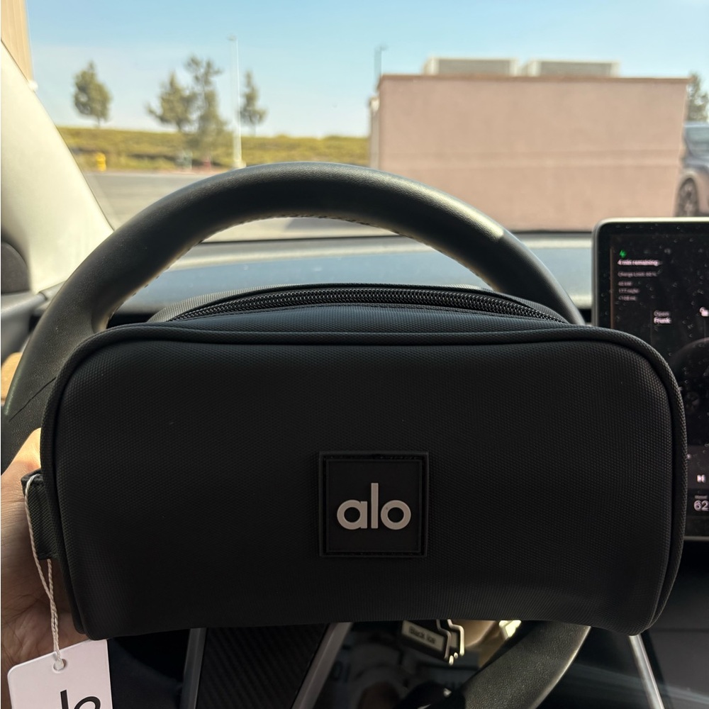 Alo Black Dopp Kit Toiletry Bag